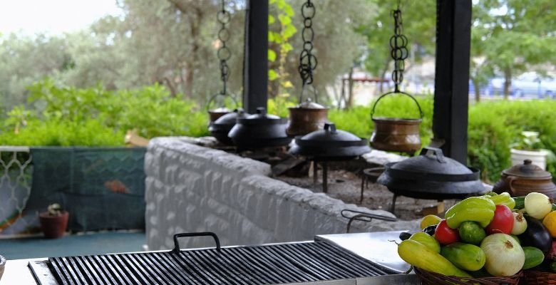 outdoor kitchen